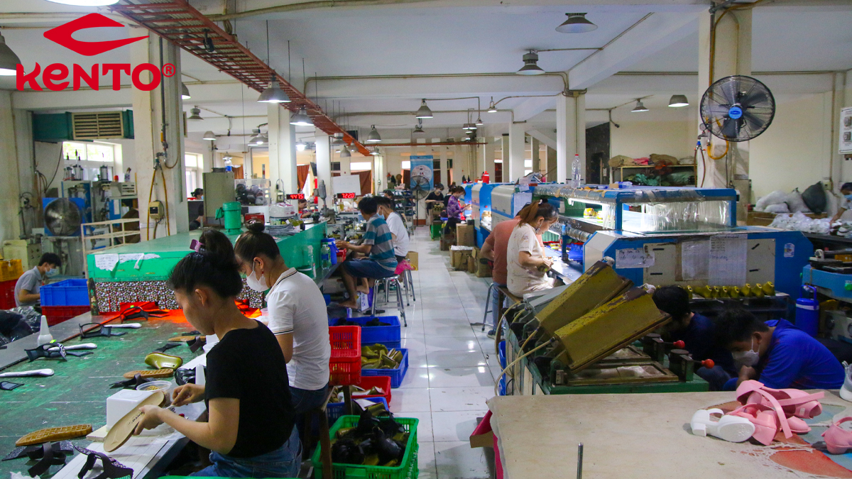 xưởng sản xuất giày dép trẻ em