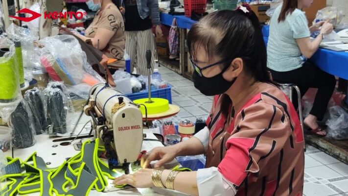 Giày rọ cho bé trai
