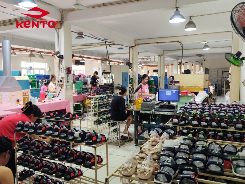 Nhập giày dép giá rẻ bé nữ