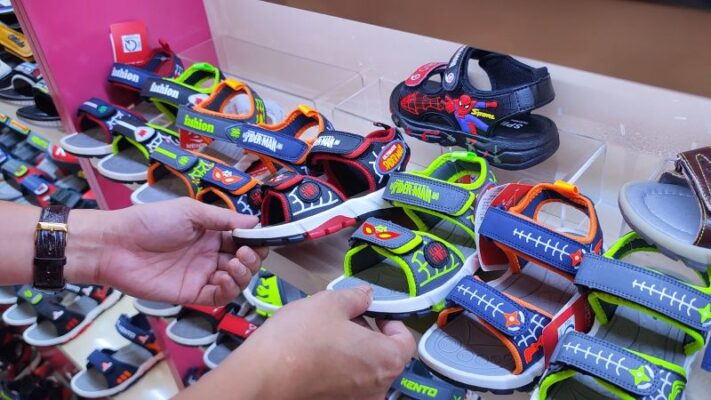 Lưu ý khi chọn giày sandal cho bé sơ sinh