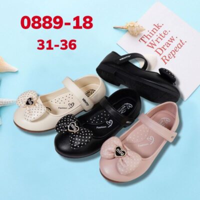 Khâu lại quai giày búp bê bé