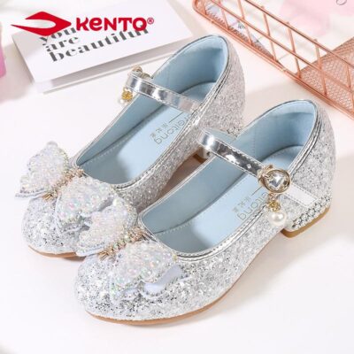 Làm sạch quai giày cao gót trẻ em