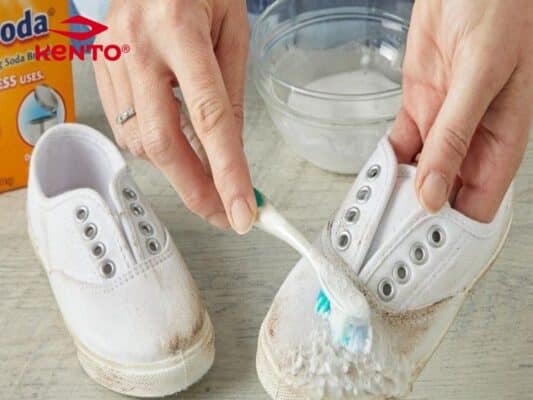 vệ sinh giày búp bê da bóng