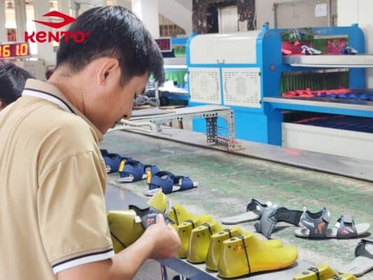 xuong-san-xuat-giay-bup-be-gia-re