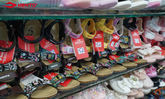 sỉ giày sandal quai hậu bé gái